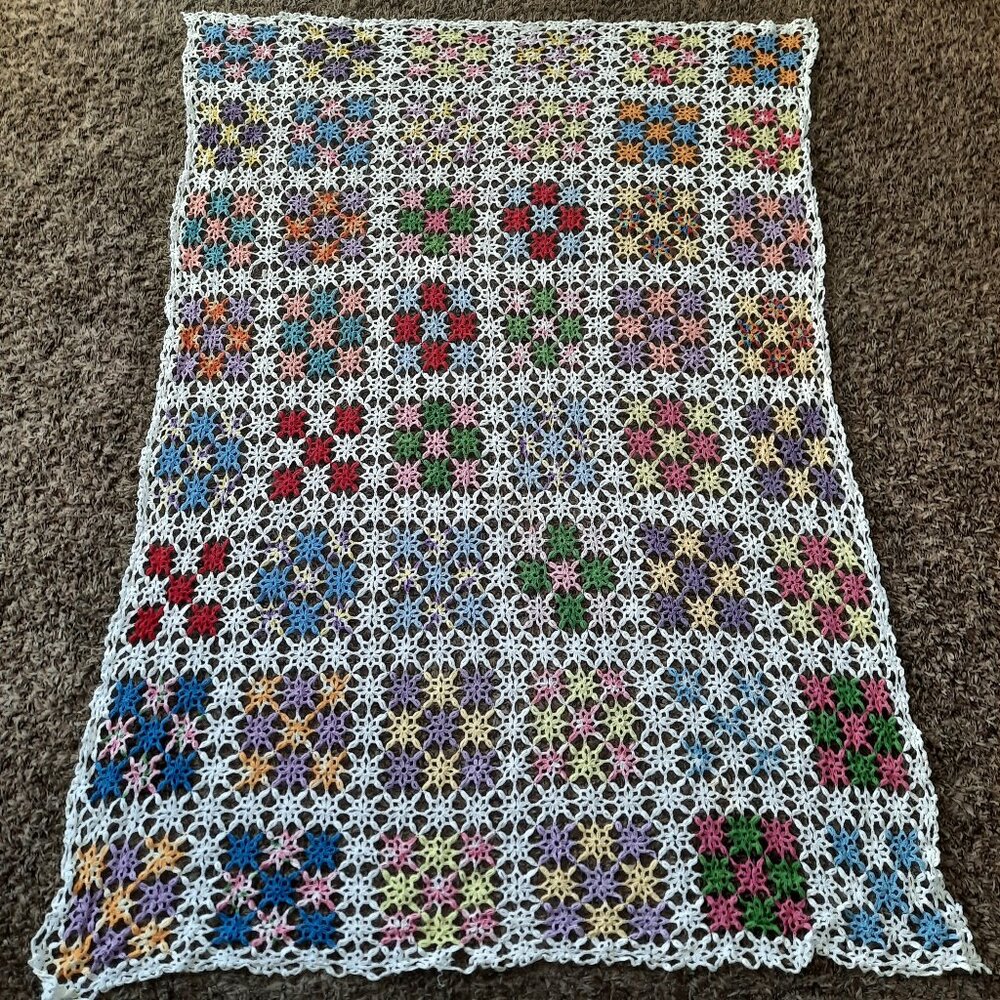 Vintage Daisy Granny Square Crochet Tablecloth, White Multicolor Coverlet 40x57"